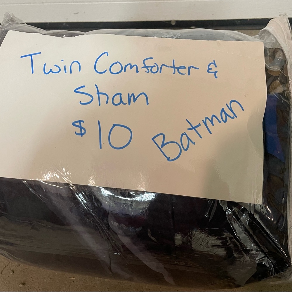 Batman twin comforter and sham